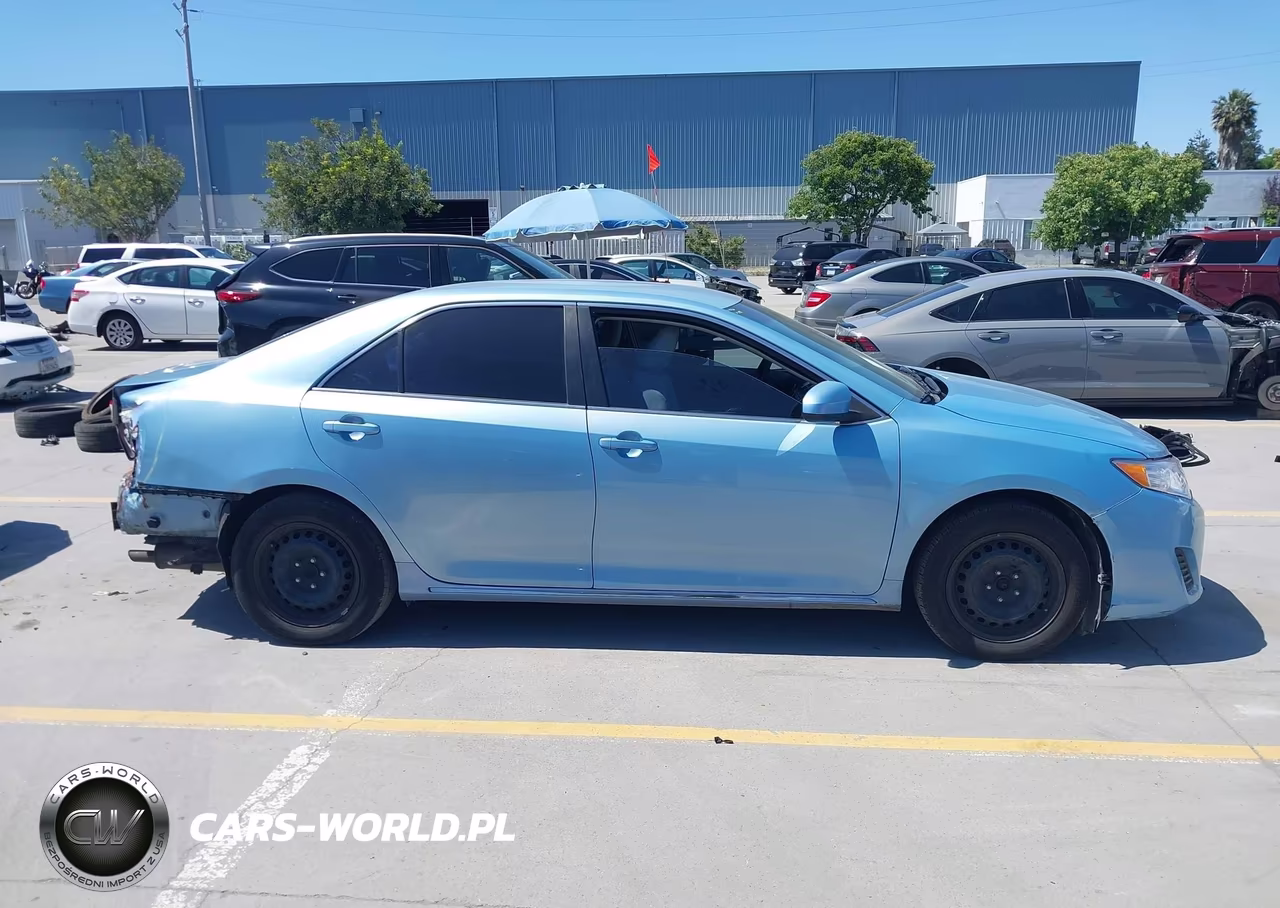 2013 Toyota Camry Hybrid Le VIN:4T1BD1FK6DU073055 - 14