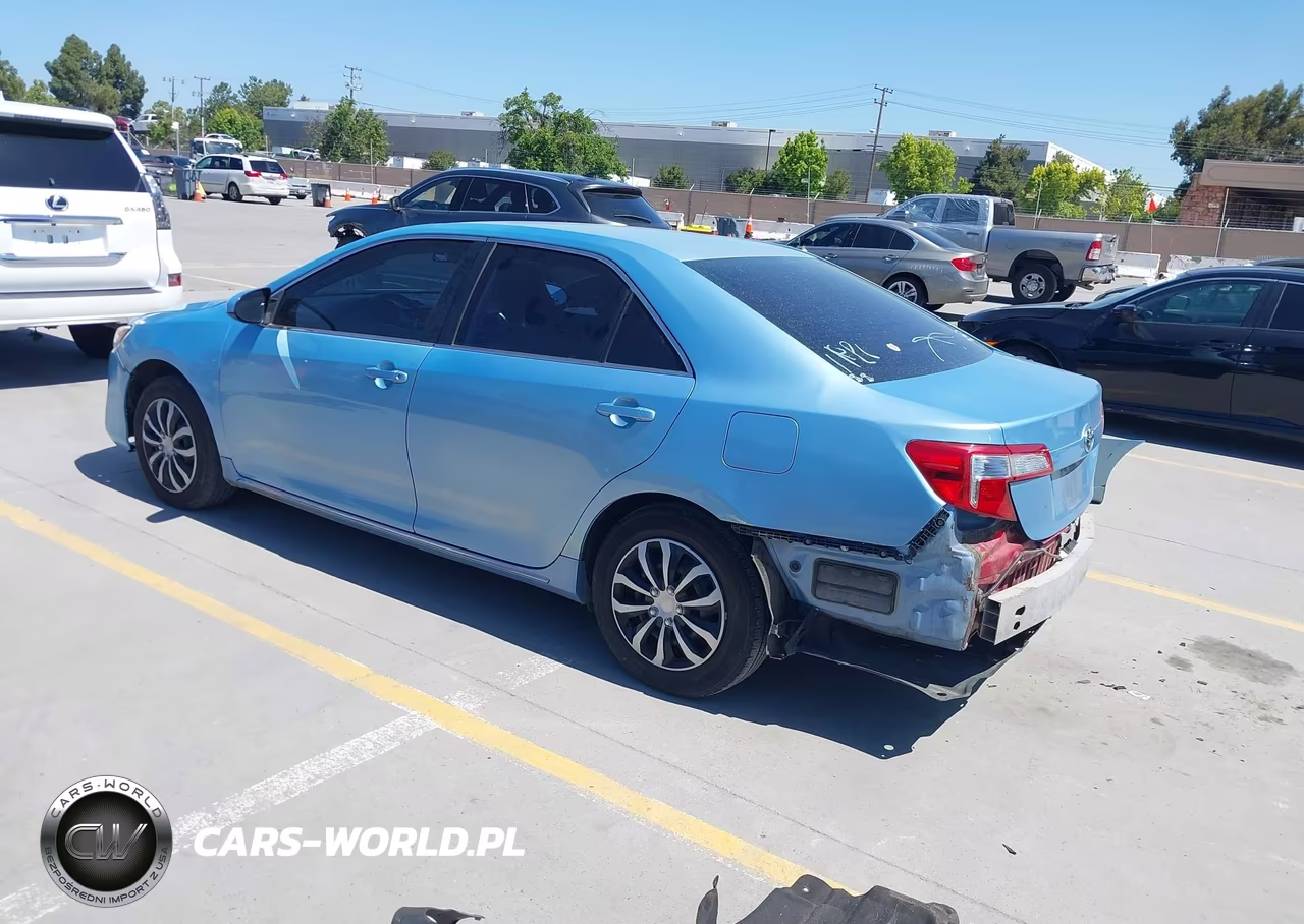 2013 Toyota Camry Hybrid Le VIN:4T1BD1FK6DU073055 - 3