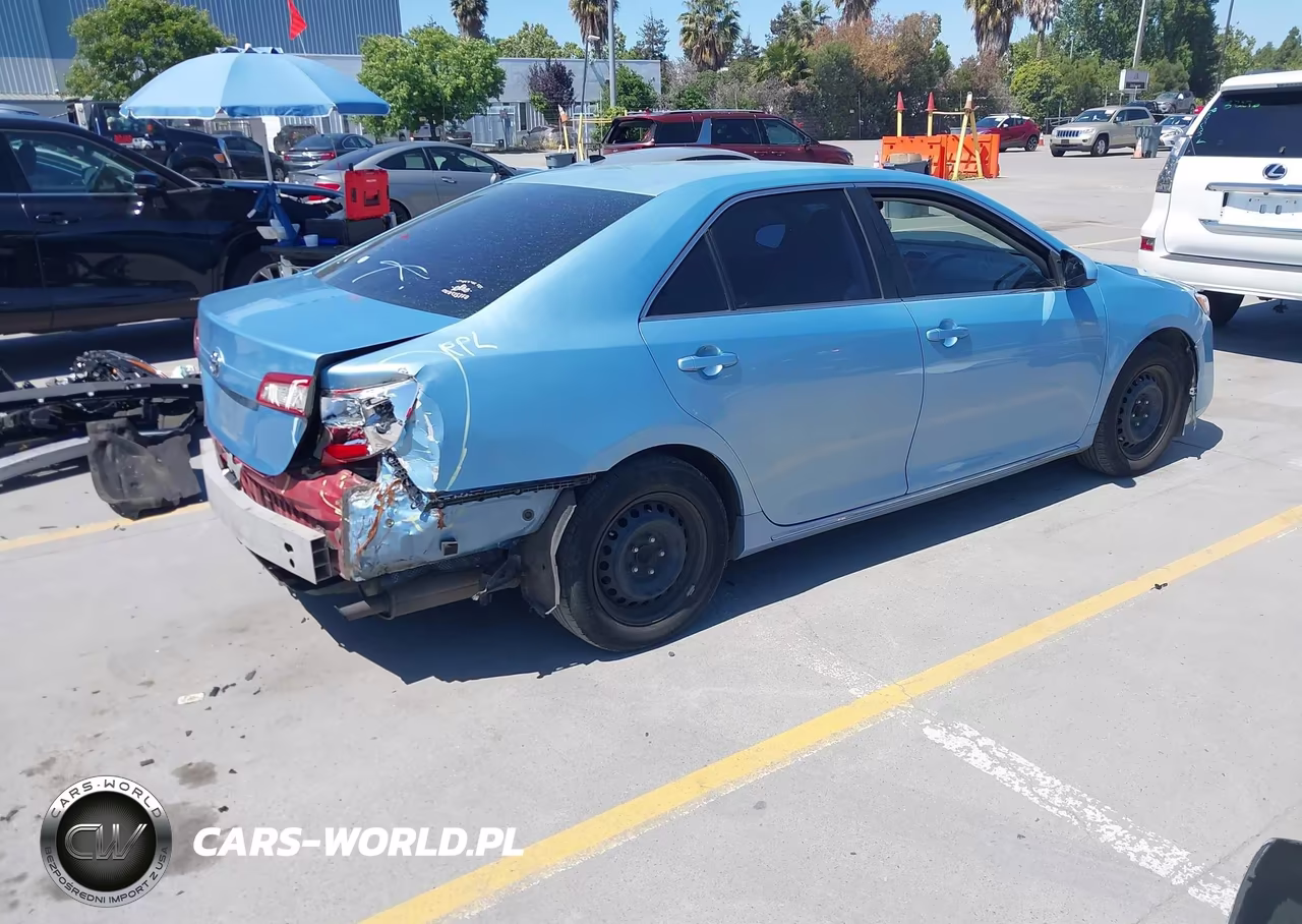 2013 Toyota Camry Hybrid Le VIN:4T1BD1FK6DU073055 - 4