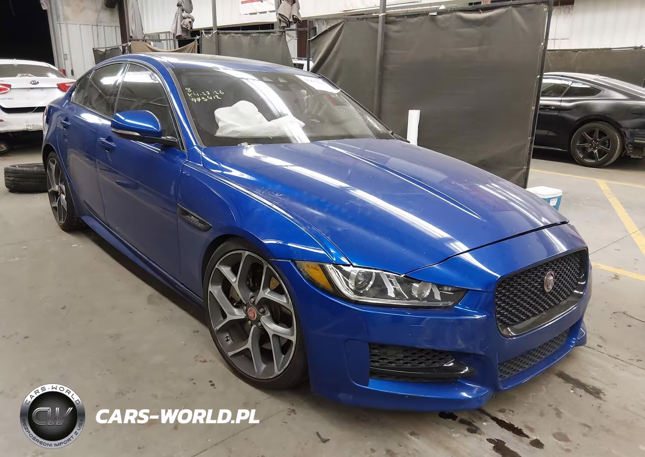 2017 Jaguar Xe 35T R-Sport