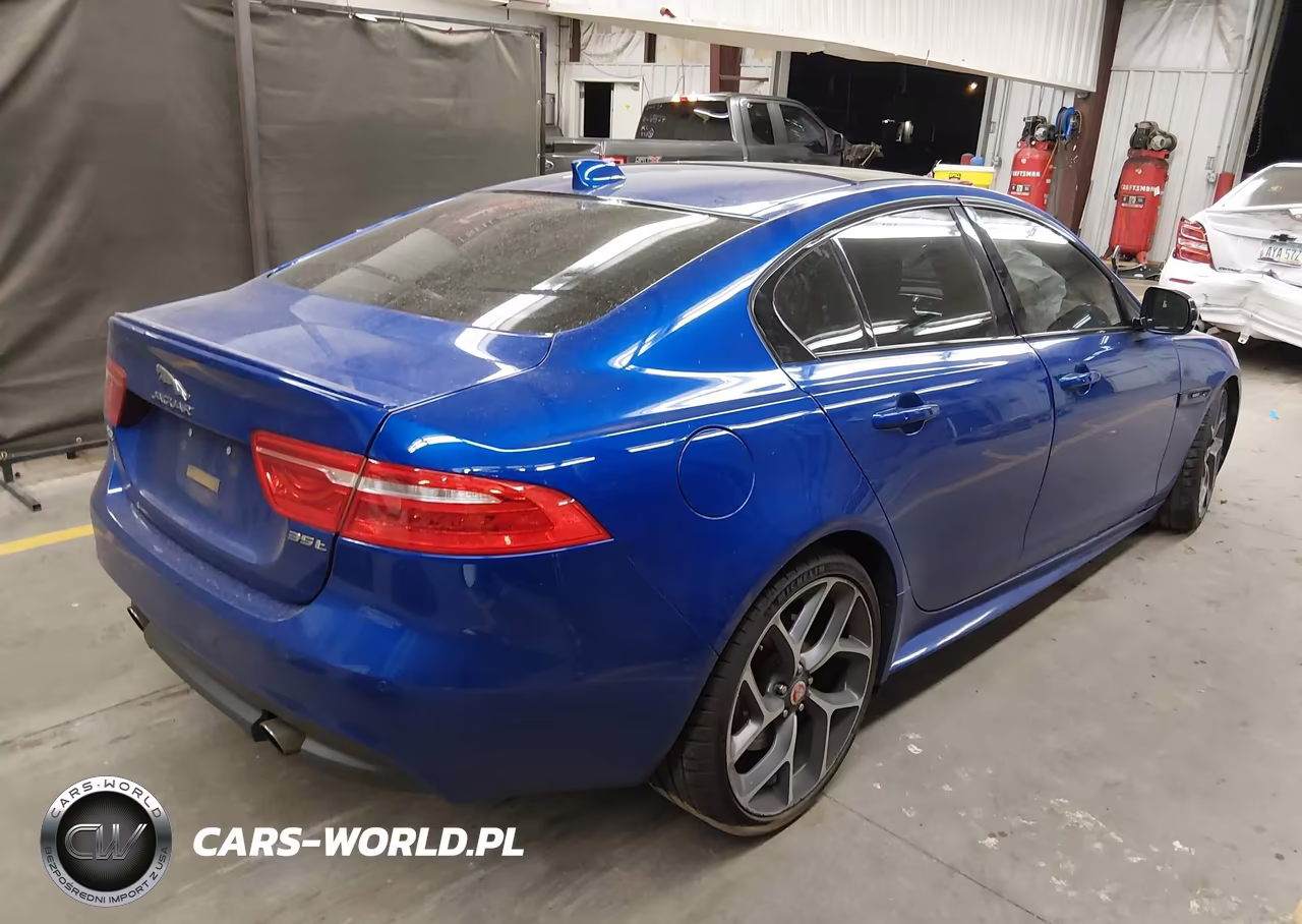 2017 Jaguar Xe 35T R-Sport VIN:SAJAF4BV6HA973412 - 4