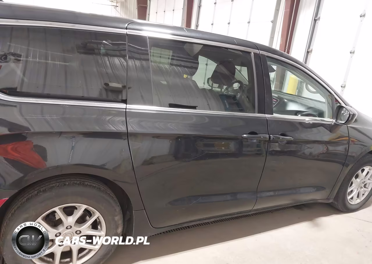 2017 Chrysler Pacifica Touring VIN:2C4RC1DG5HR610618 - 13