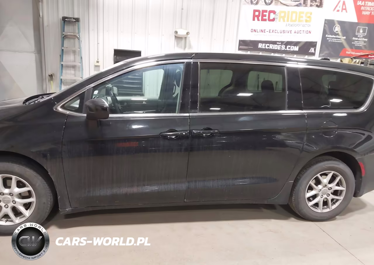 2017 Chrysler Pacifica Touring VIN:2C4RC1DG5HR610618 - 14