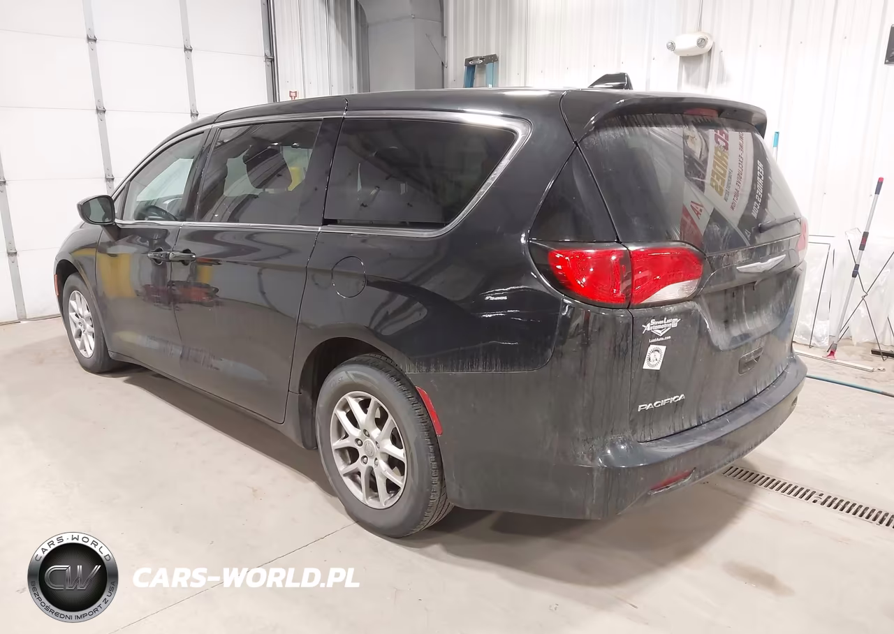 2017 Chrysler Pacifica Touring VIN:2C4RC1DG5HR610618 - 3