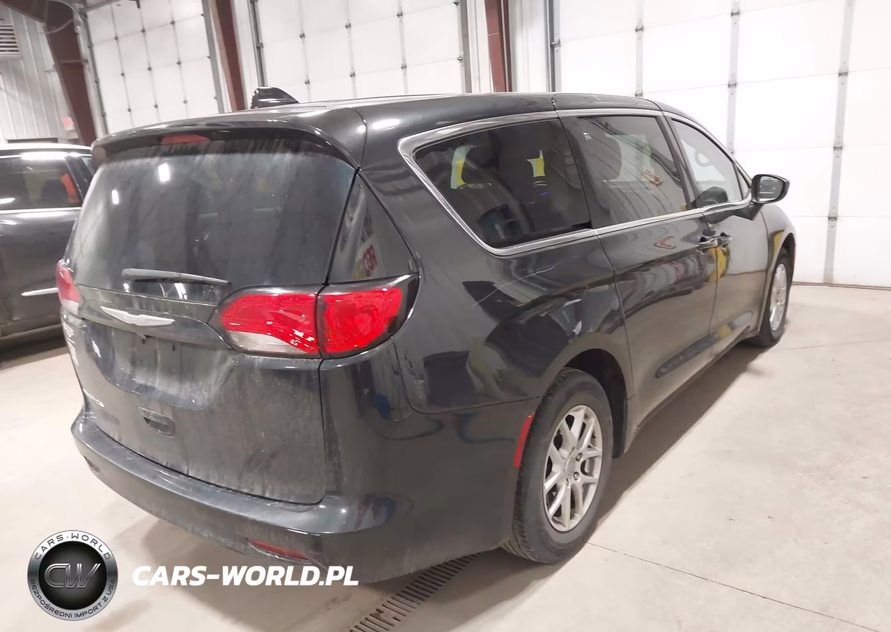 2017 Chrysler Pacifica Touring VIN:2C4RC1DG5HR610618 - 4