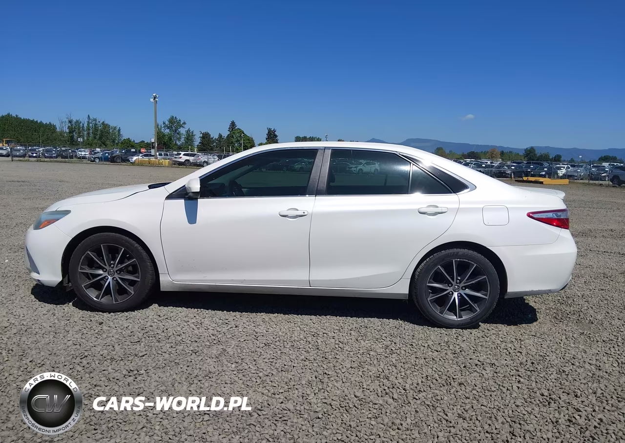 2016 Toyota Camry Xse VIN:4T1BF1FK8GU158171 - 14