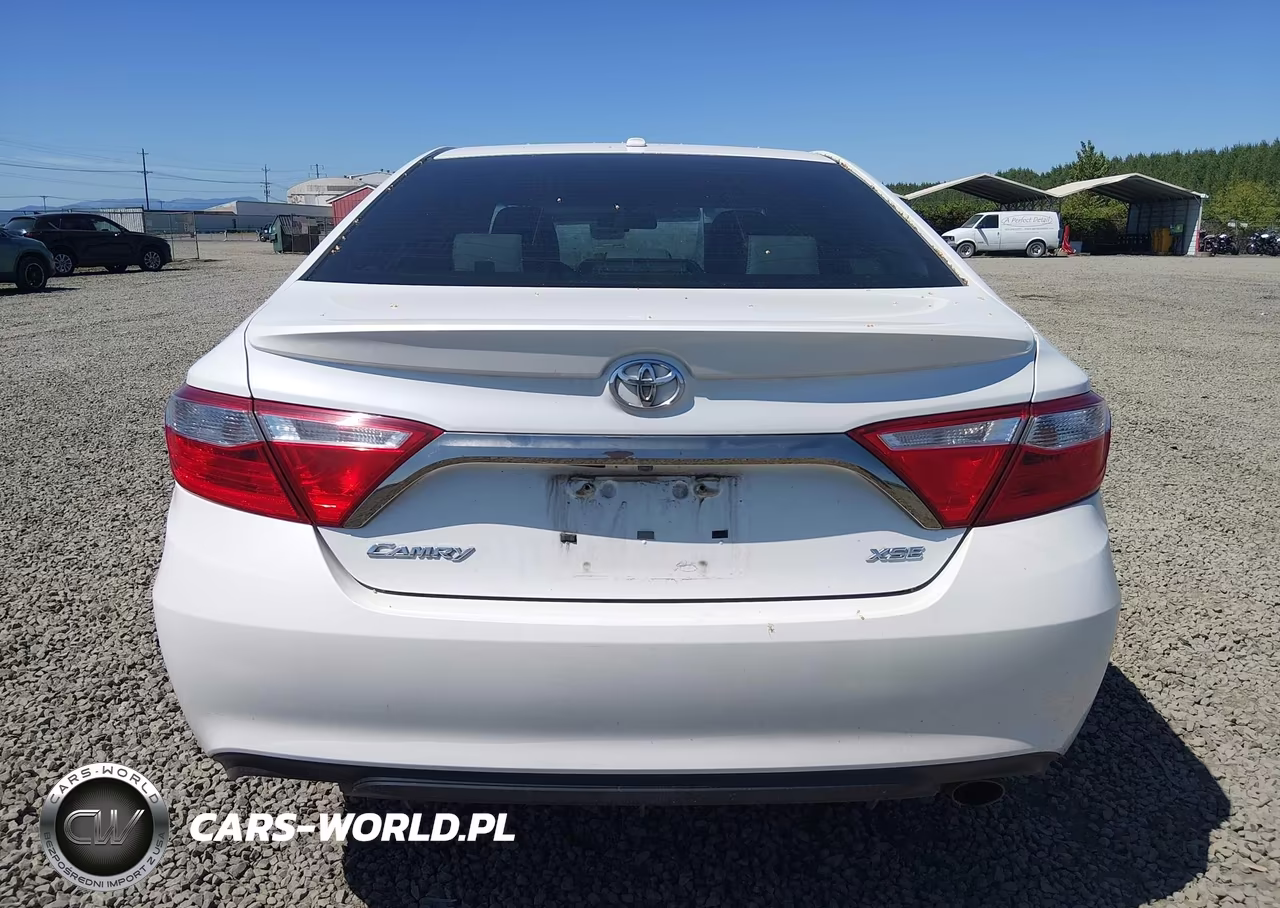 2016 Toyota Camry Xse VIN:4T1BF1FK8GU158171 - 16