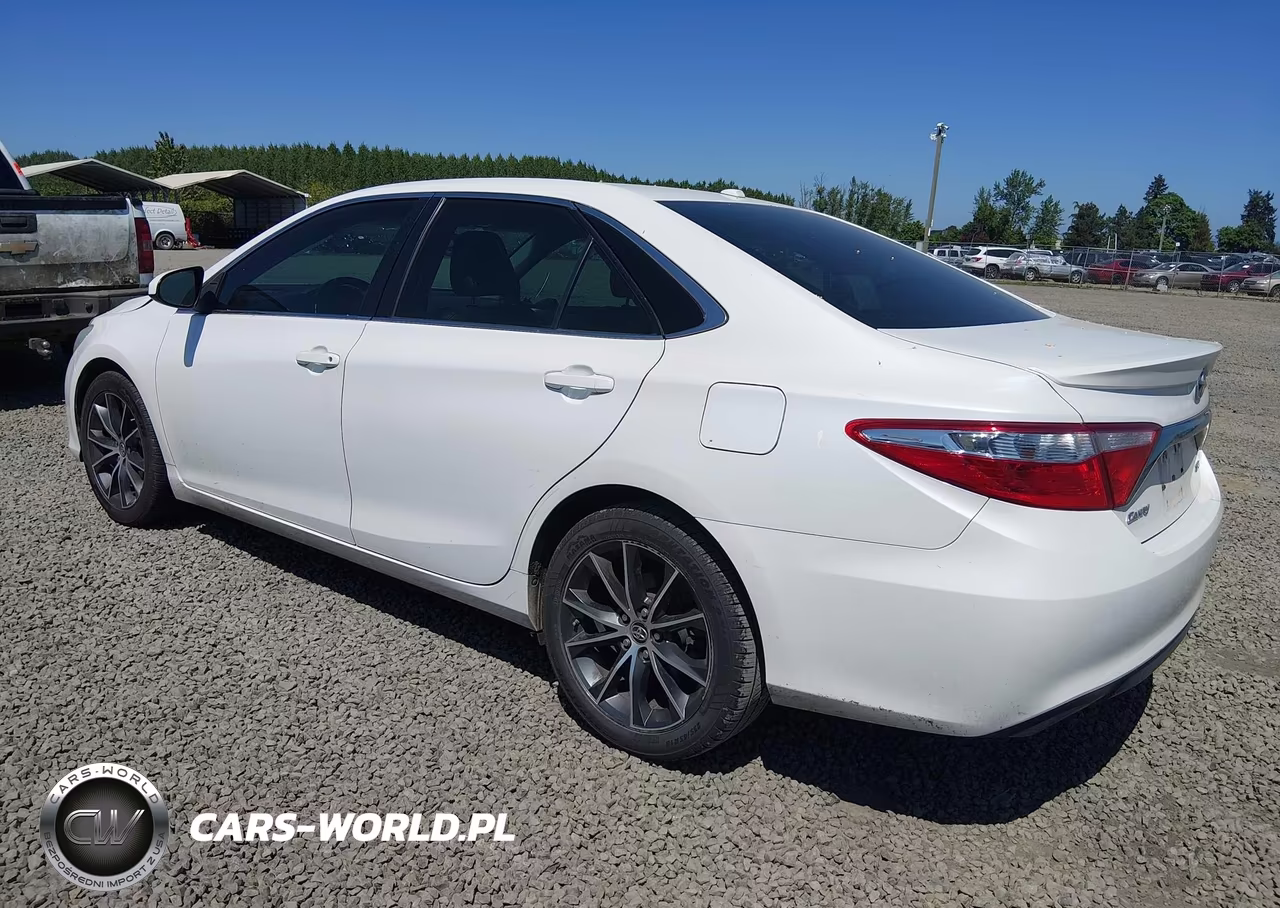 2016 Toyota Camry Xse VIN:4T1BF1FK8GU158171 - 3