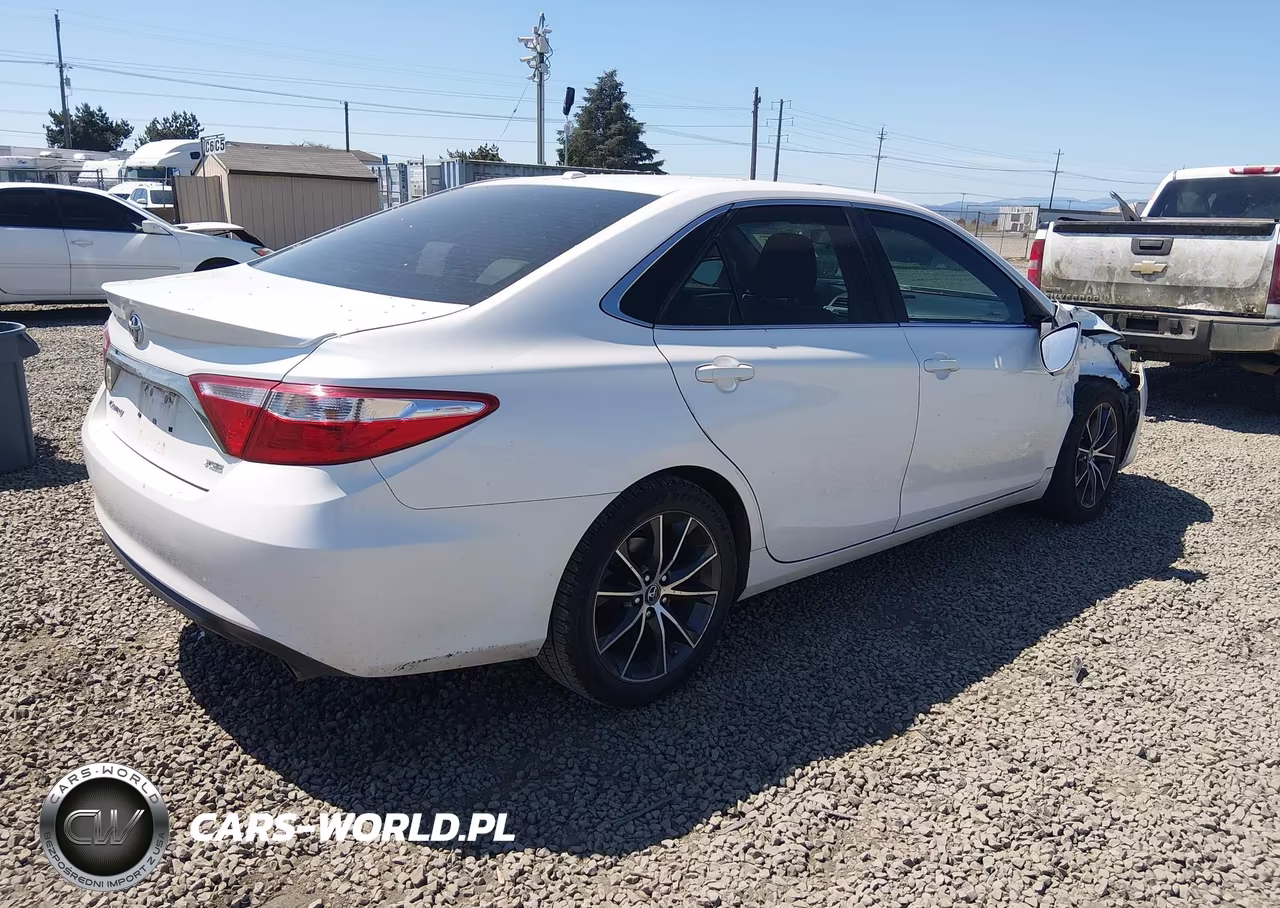 2016 Toyota Camry Xse VIN:4T1BF1FK8GU158171 - 4