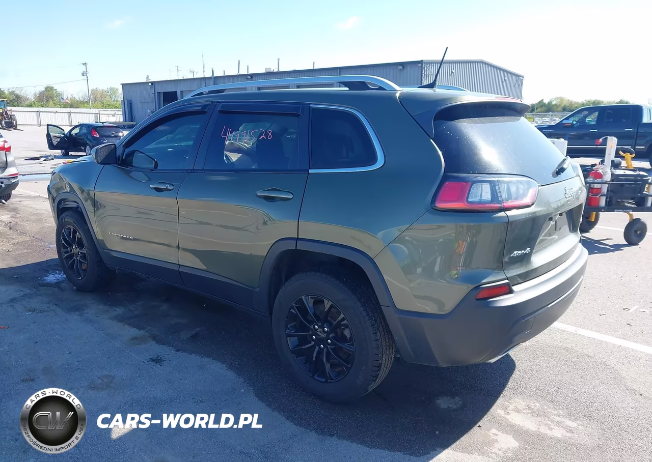 2019 Jeep Cherokee Latitude 4X4 VIN:1C4PJMCX5KD158857 - 3