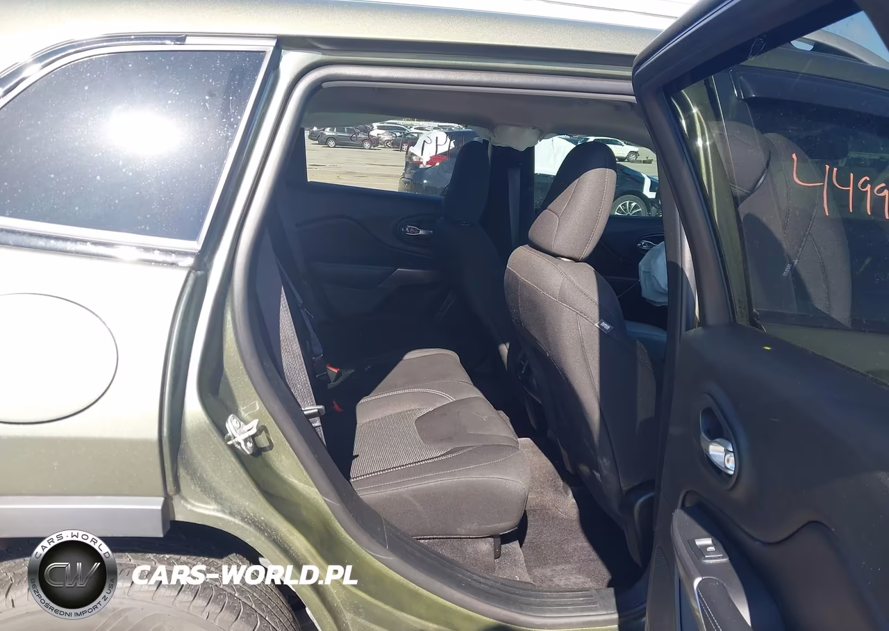 2019 Jeep Cherokee Latitude 4X4 VIN:1C4PJMCX5KD158857 - 8