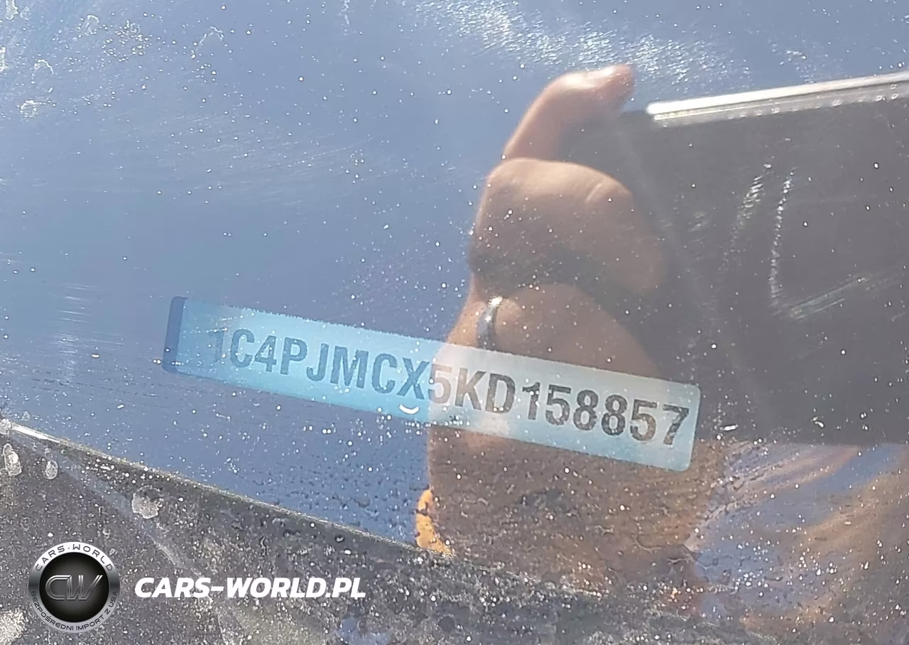 2019 Jeep Cherokee Latitude 4X4 VIN:1C4PJMCX5KD158857 - 9