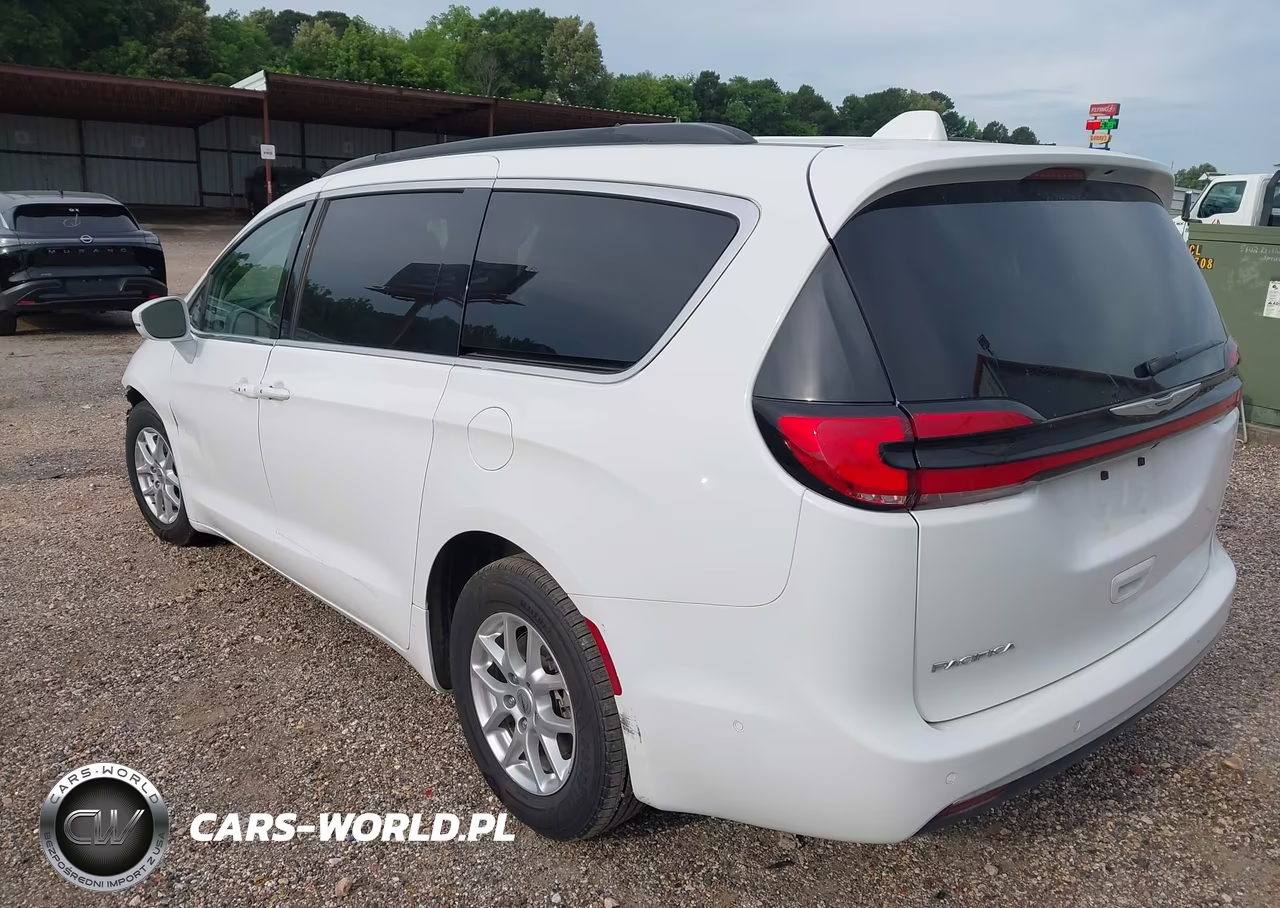 2022 Chrysler Pacifica Touring L VIN:2C4RC1BG1NR167415 - 3