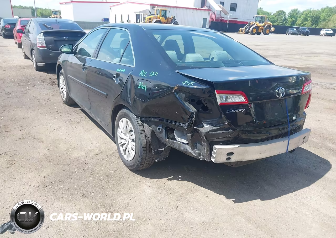 2014 Toyota Camry L VIN:4T1BF1FK6EU805647 - 3