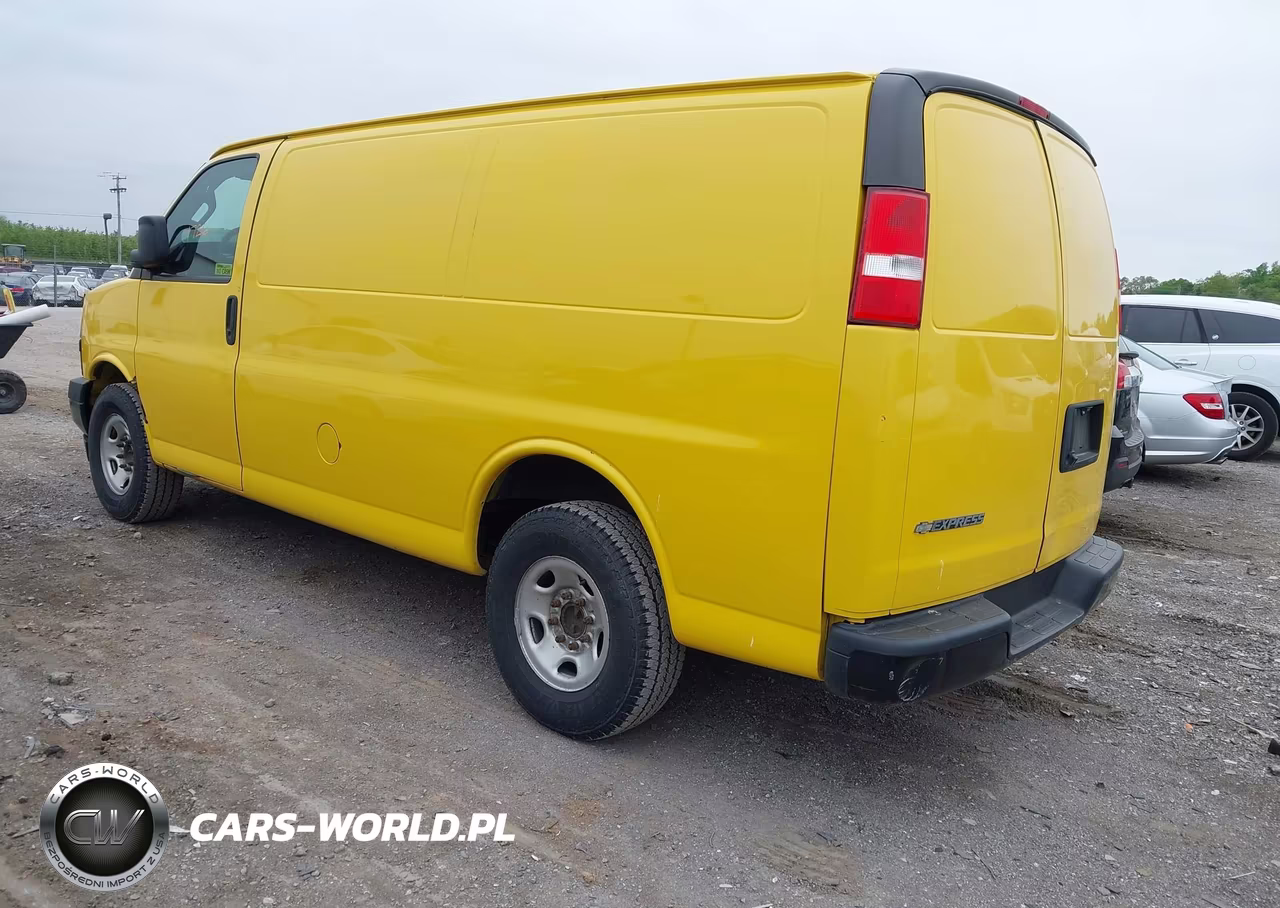 2018 Chevrolet Express 2500 Work Van VIN:1GCWGAFG4J1322118 - 3
