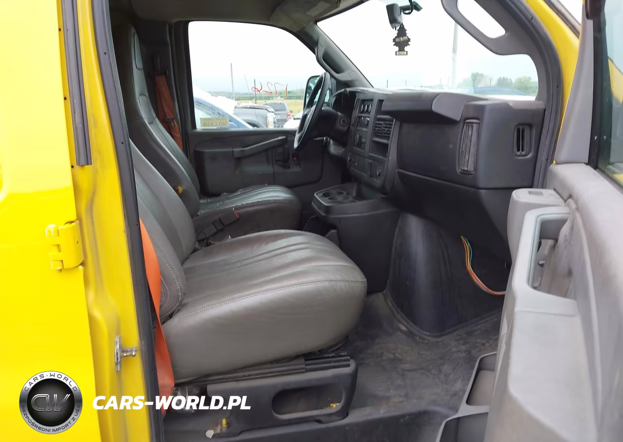 2018 Chevrolet Express 2500 Work Van VIN:1GCWGAFG4J1322118 - 5