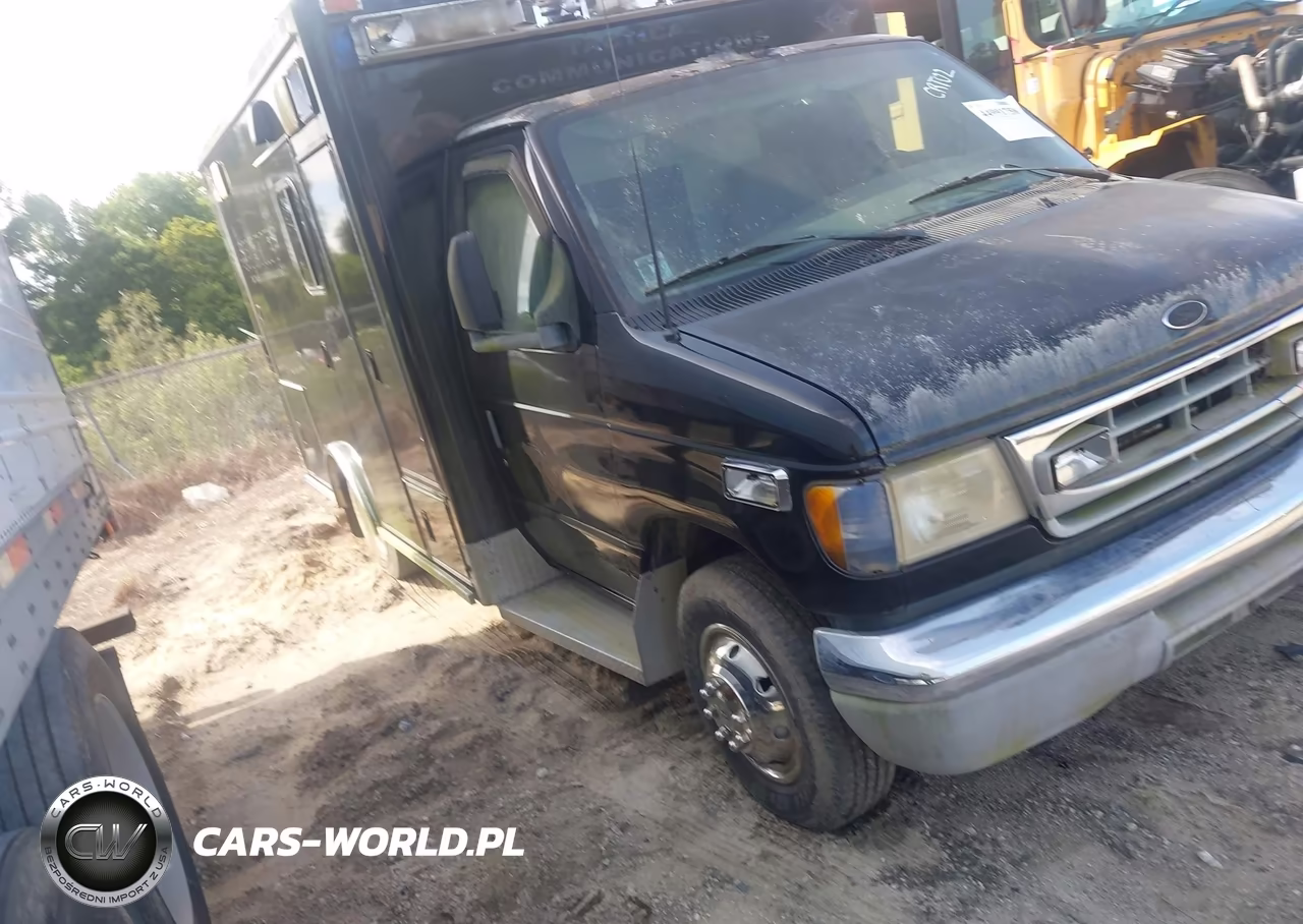2002 Ford E-350 Cutaway Standard