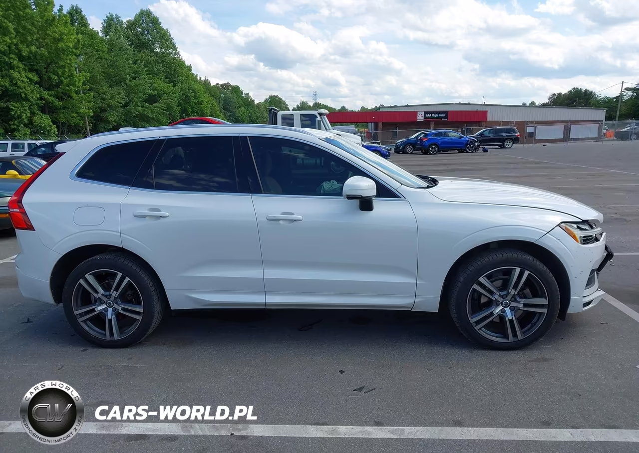 2018 Volvo Xc60 T5 Momentum VIN:YV4102RK1J1065646 - 13