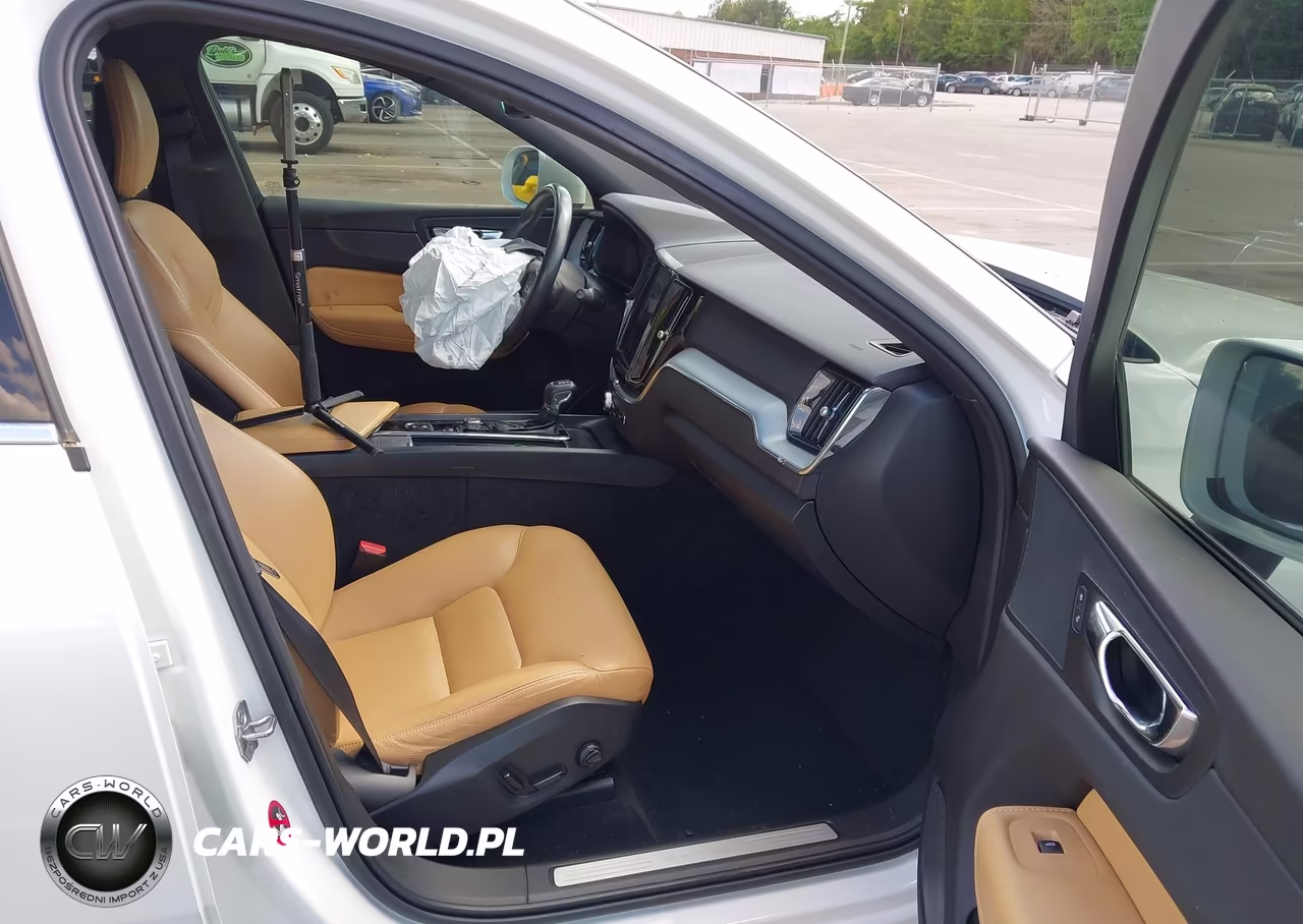 2018 Volvo Xc60 T5 Momentum VIN:YV4102RK1J1065646 - 5