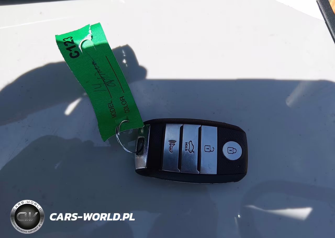 2020 Kia Optima S VIN:5XXGT4L36LG442397 - 11
