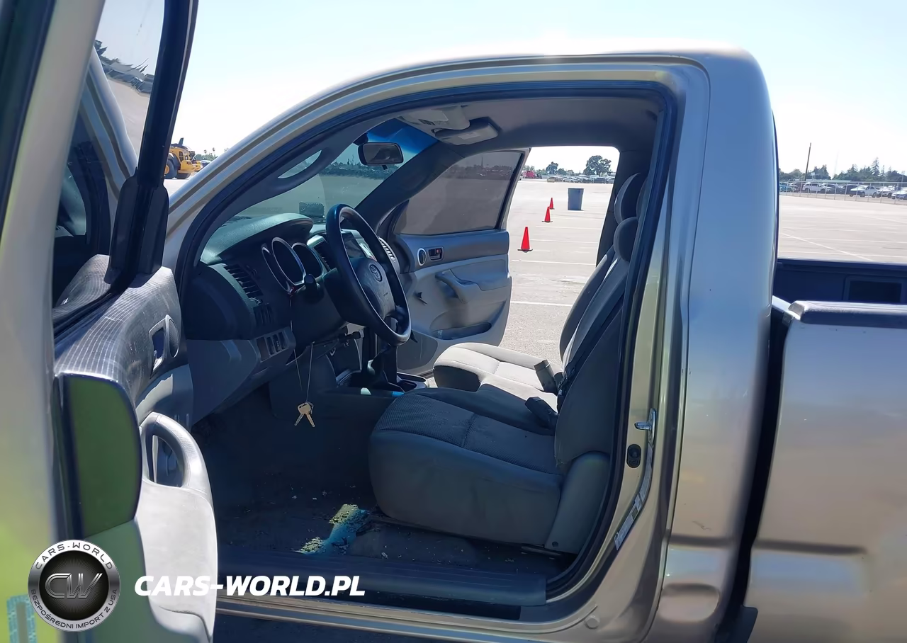 2008 Toyota Tacoma VIN:5TEPX42N08Z562499 - 5