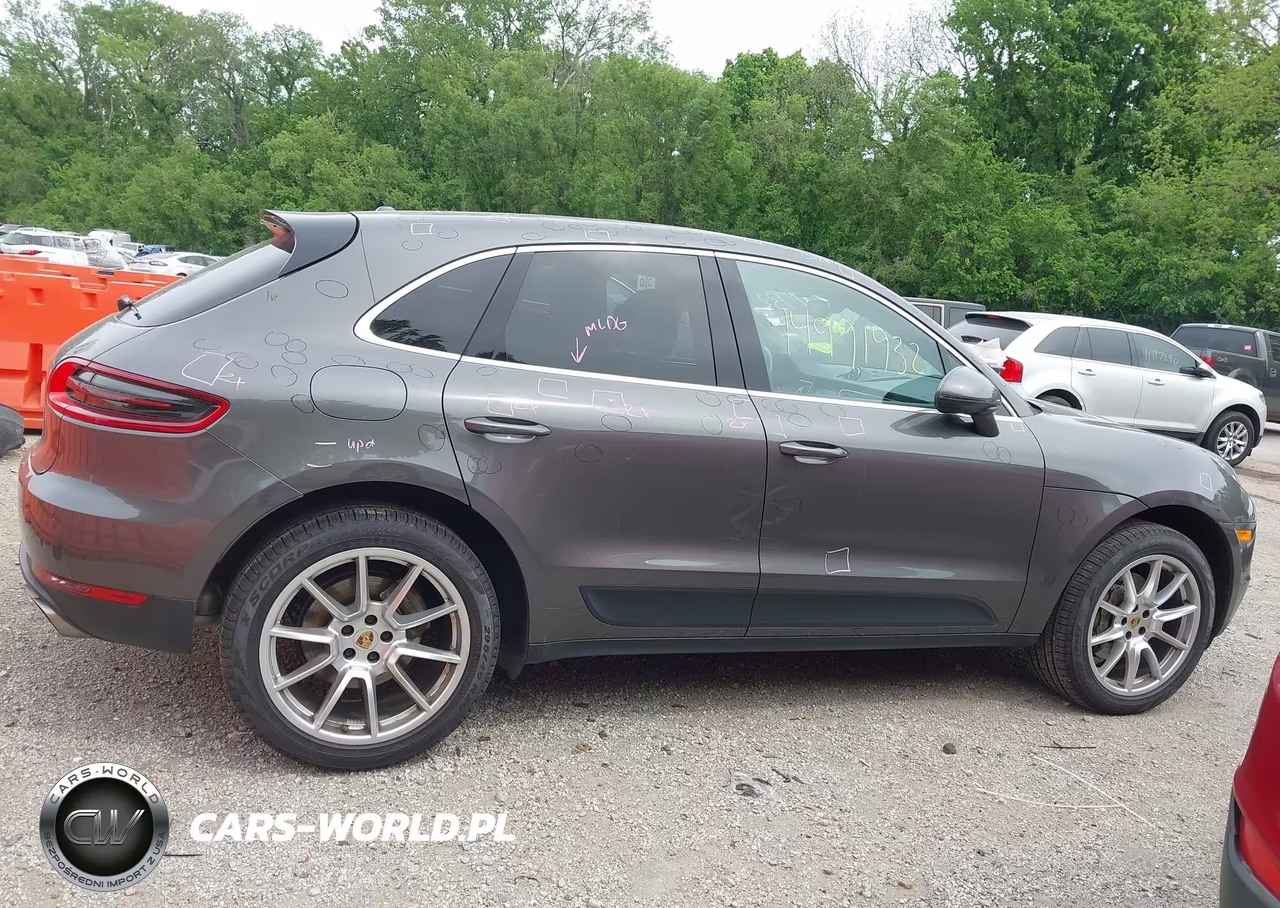 2016 Porsche Macan S VIN:WP1AB2A56GLB42817 - 13