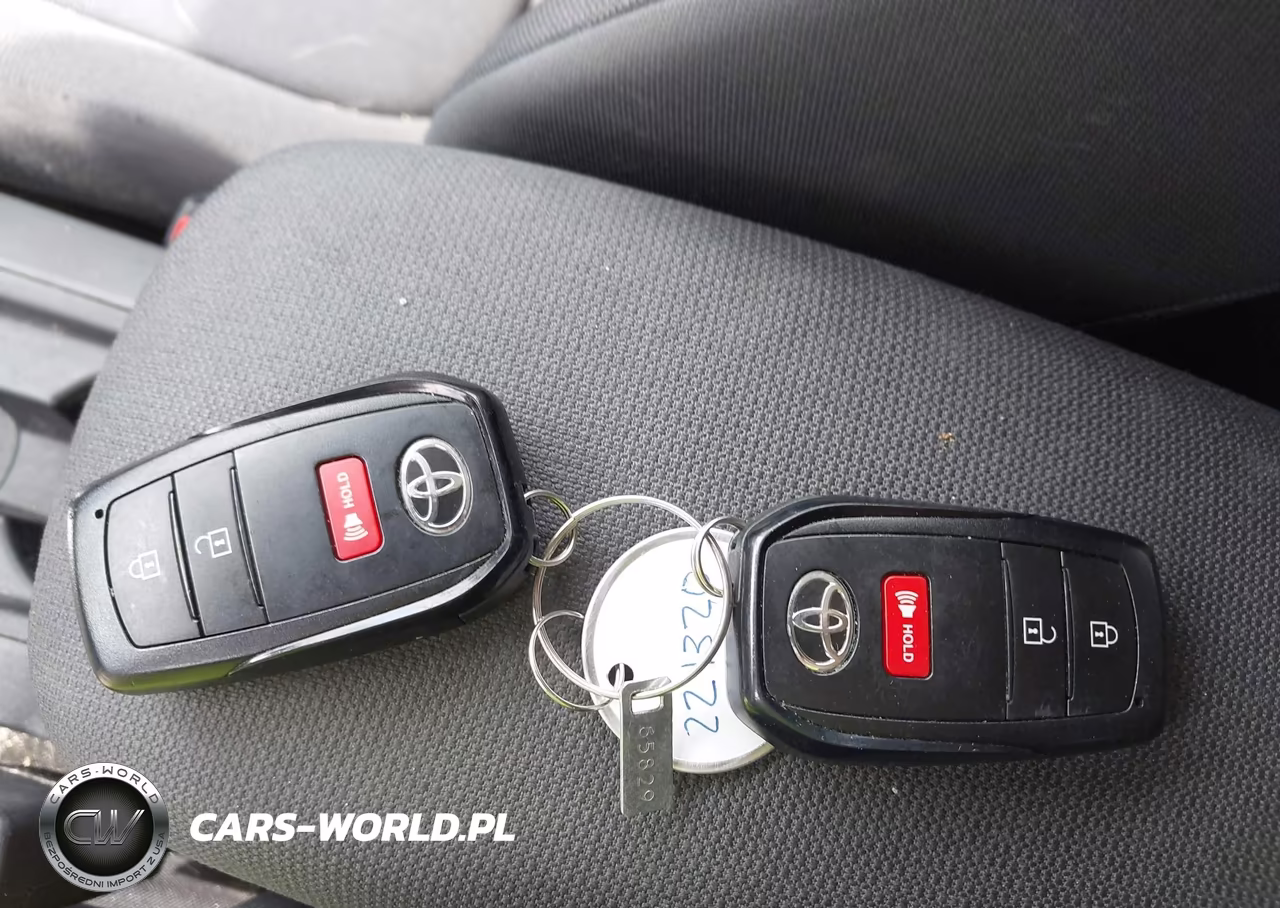 2022 Toyota Corolla Cross Le VIN:7MUCAAAG9NV005963 - 11