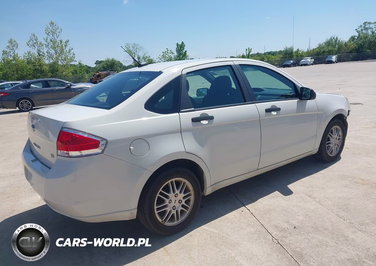 2010 Ford Focus Se VIN:1FAHP3FNXAW155906 - 4