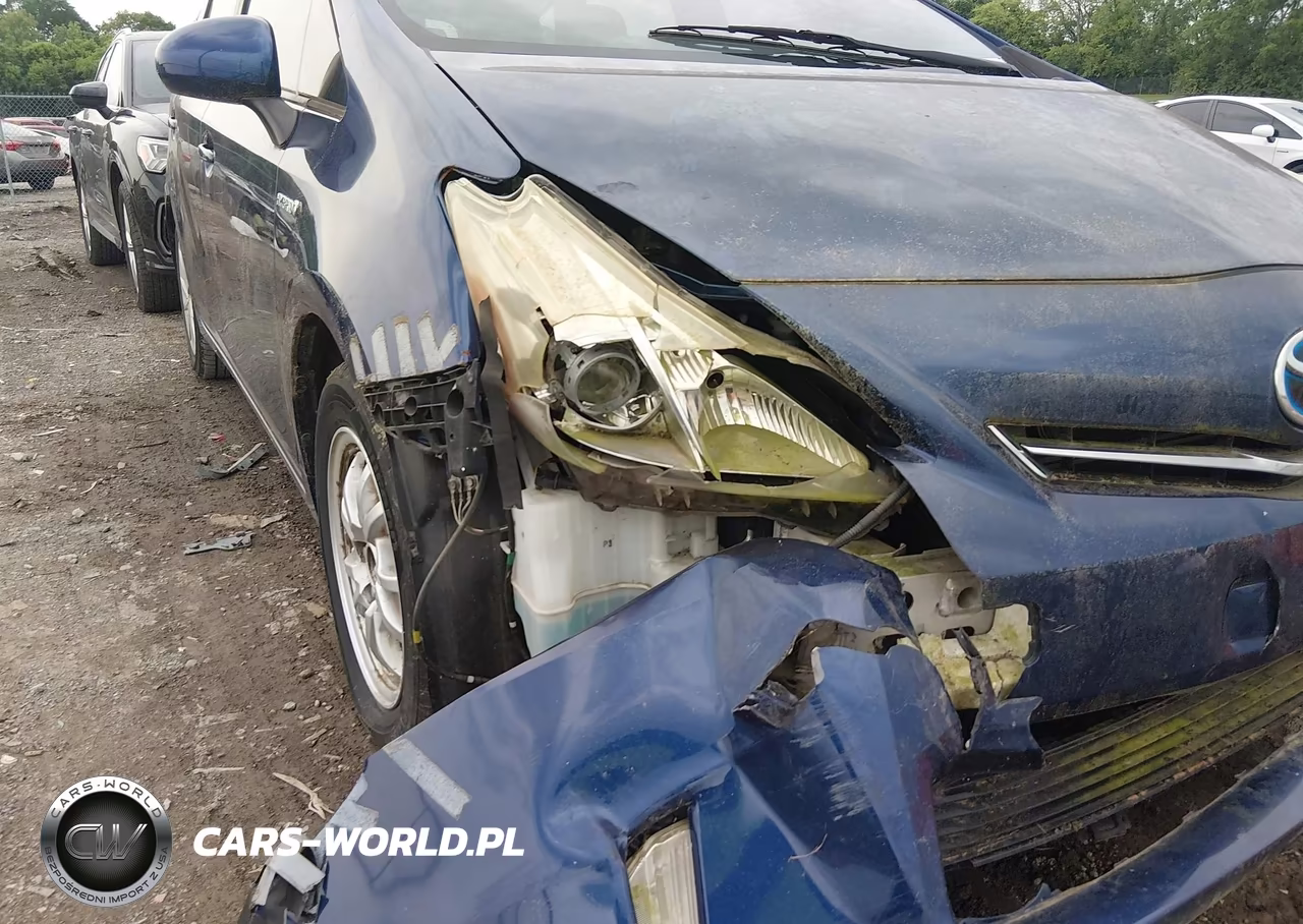 2013 Toyota Prius V Two VIN:JTDZN3EU3D3260225 - 6