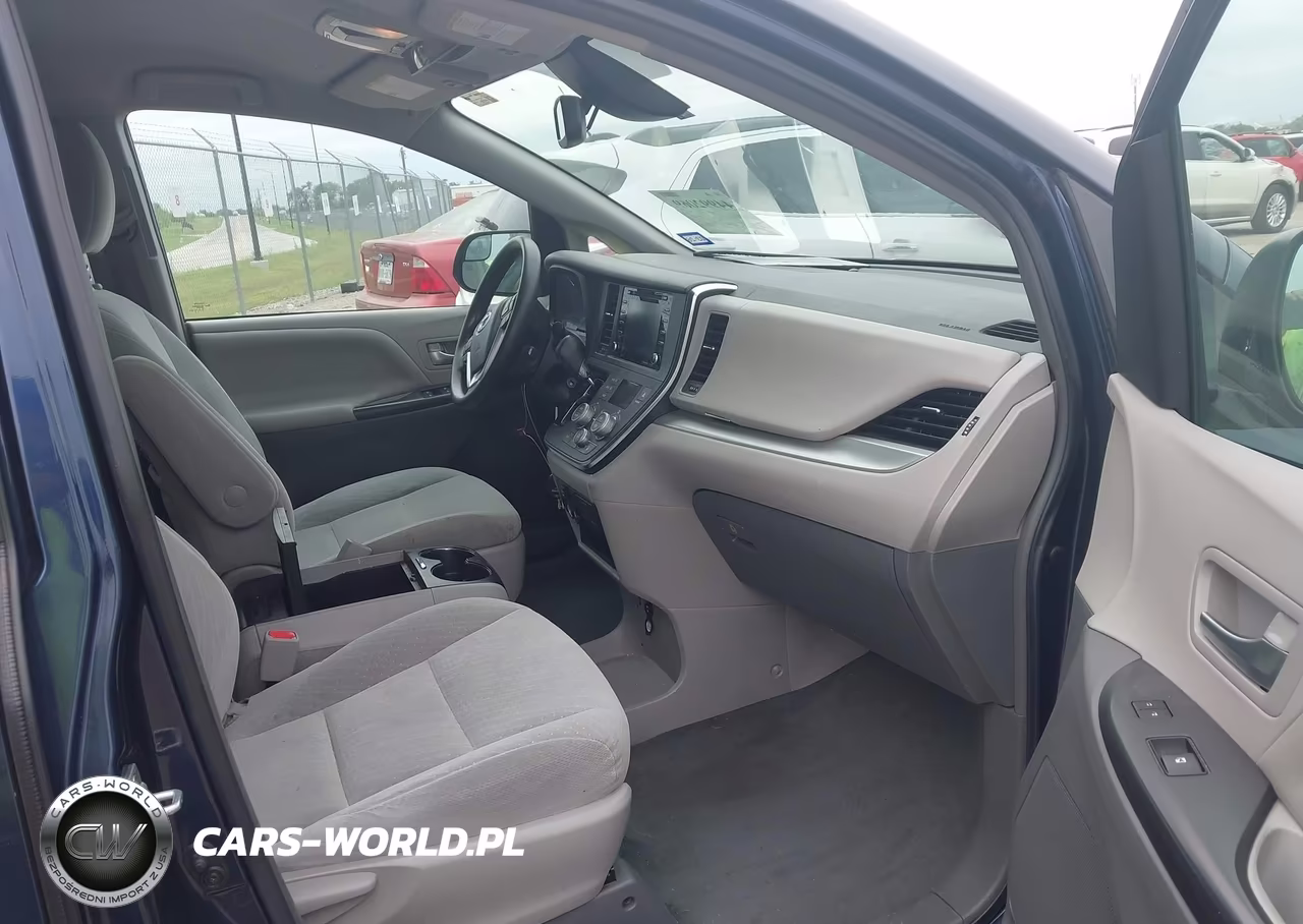 2019 Toyota Sienna Le 8 Passenger VIN:5TDKZ3DC2KS998656 - 5