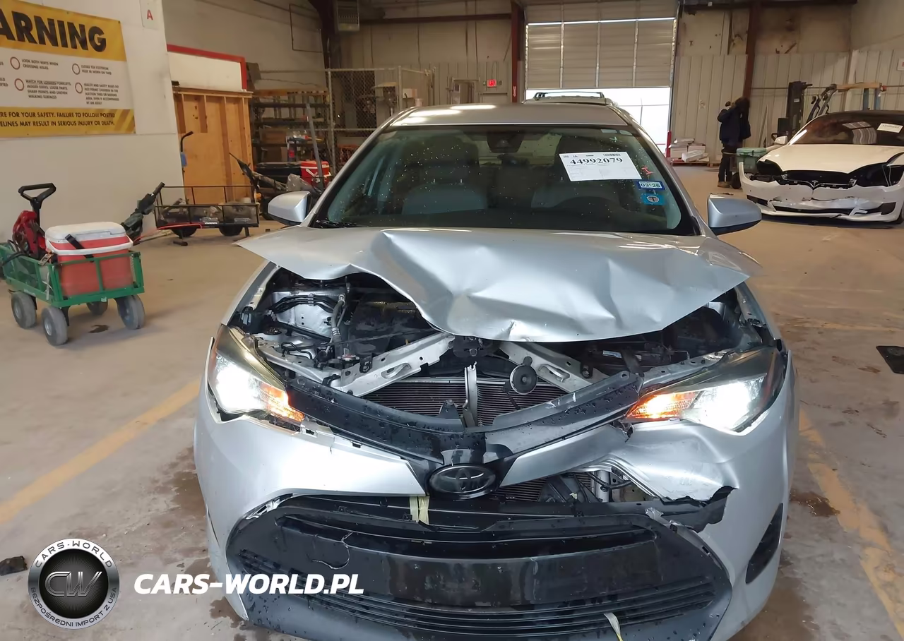 2018 Toyota Corolla Le VIN:5YFBURHEXJP825732 - 12
