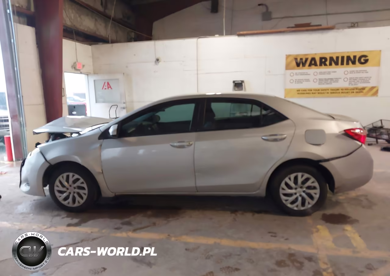 2018 Toyota Corolla Le VIN:5YFBURHEXJP825732 - 14