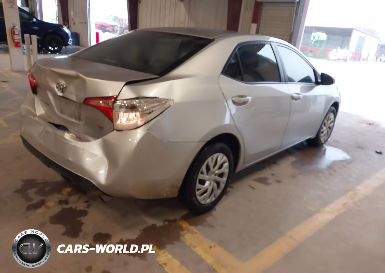 2018 Toyota Corolla Le VIN:5YFBURHEXJP825732 - 4