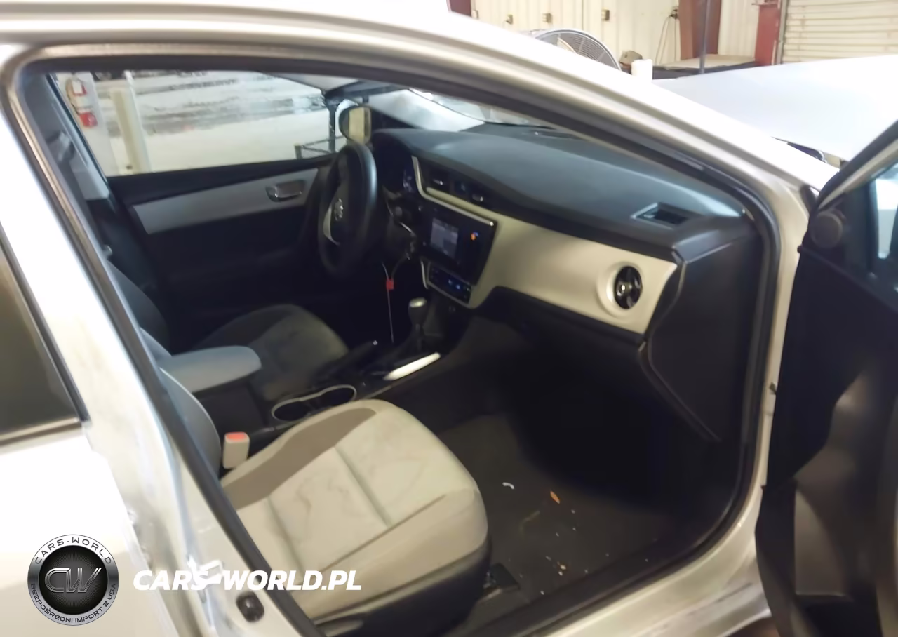 2018 Toyota Corolla Le VIN:5YFBURHEXJP825732 - 5
