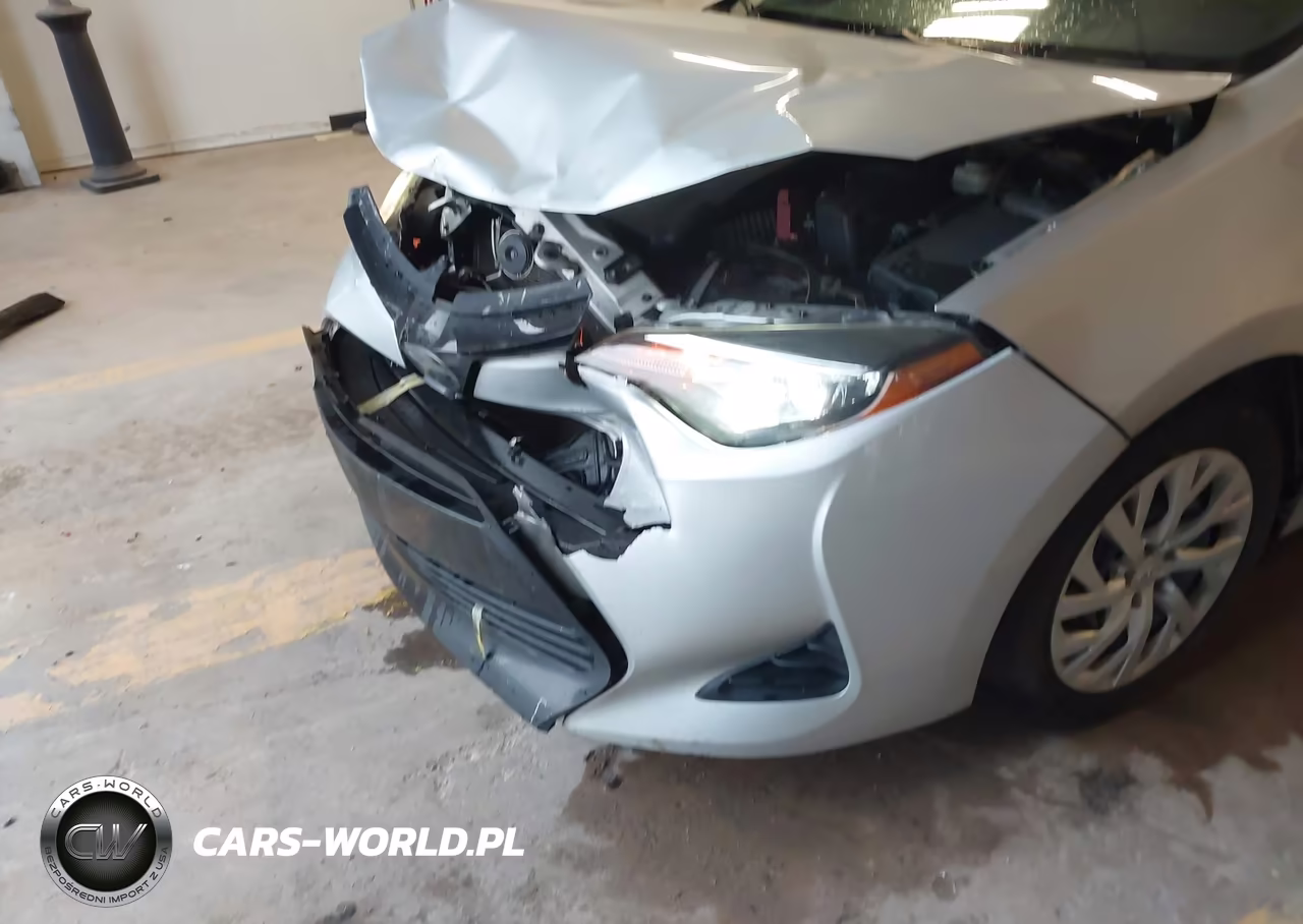 2018 Toyota Corolla Le VIN:5YFBURHEXJP825732 - 6