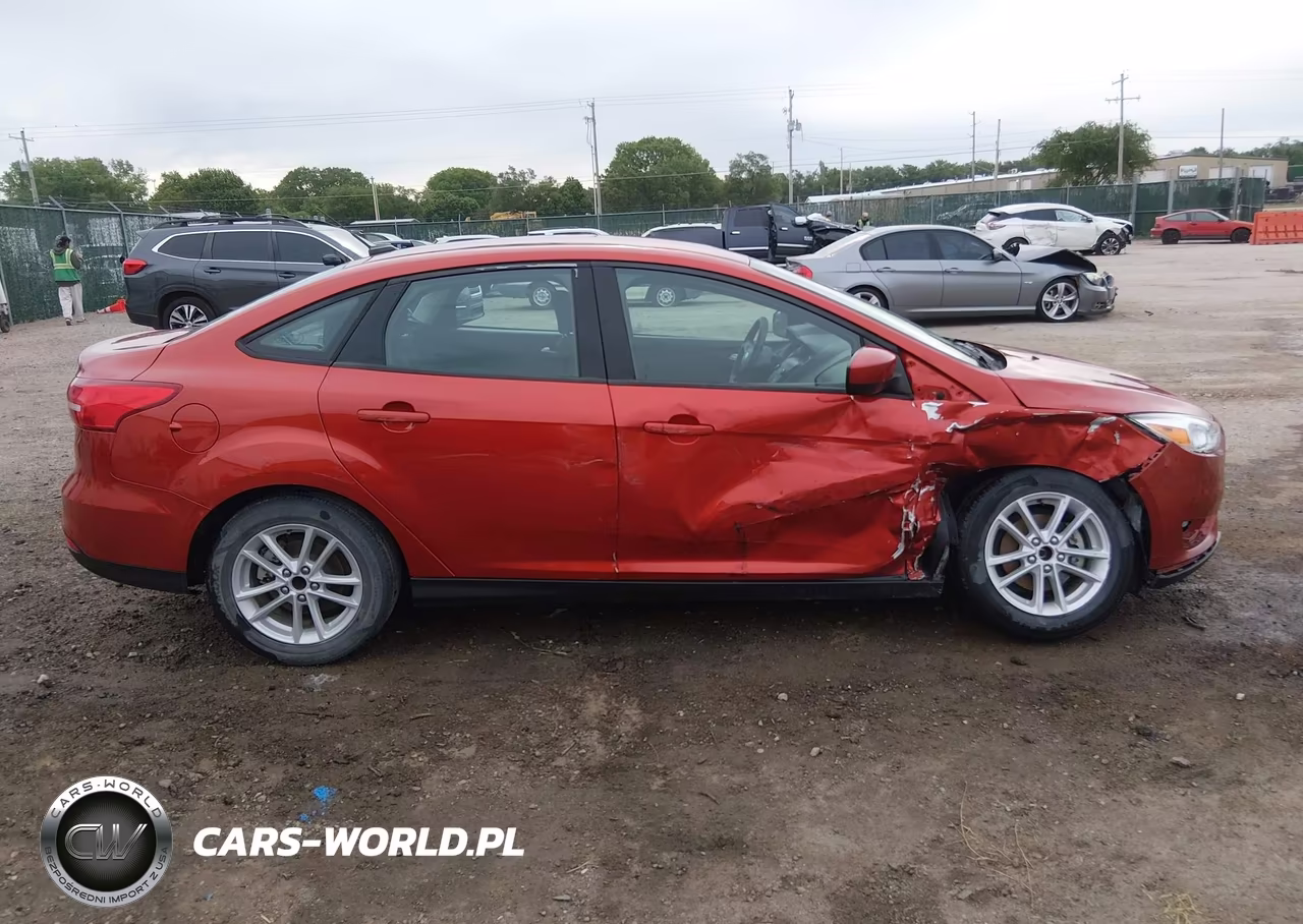 2018 Ford Focus Se VIN:1FADP3FE3JL269908 - 13