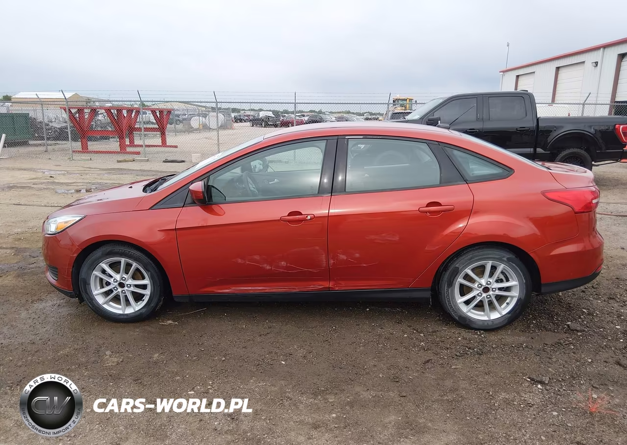 2018 Ford Focus Se VIN:1FADP3FE3JL269908 - 14