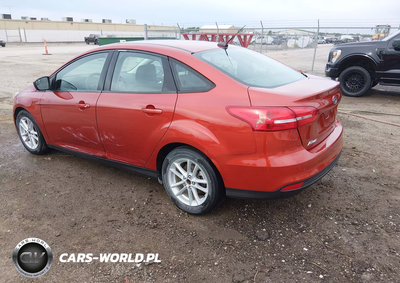 2018 Ford Focus Se VIN:1FADP3FE3JL269908 - 3