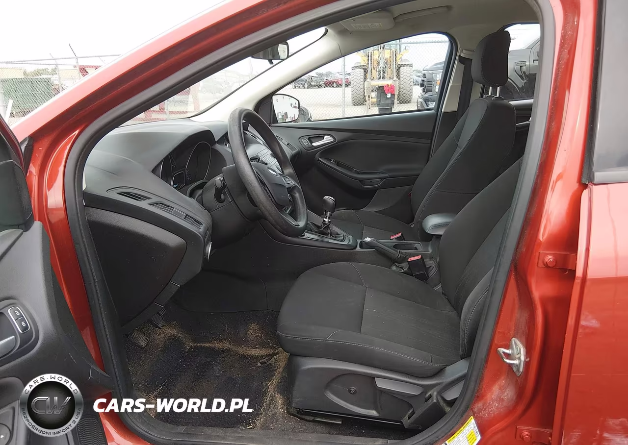 2018 Ford Focus Se VIN:1FADP3FE3JL269908 - 5
