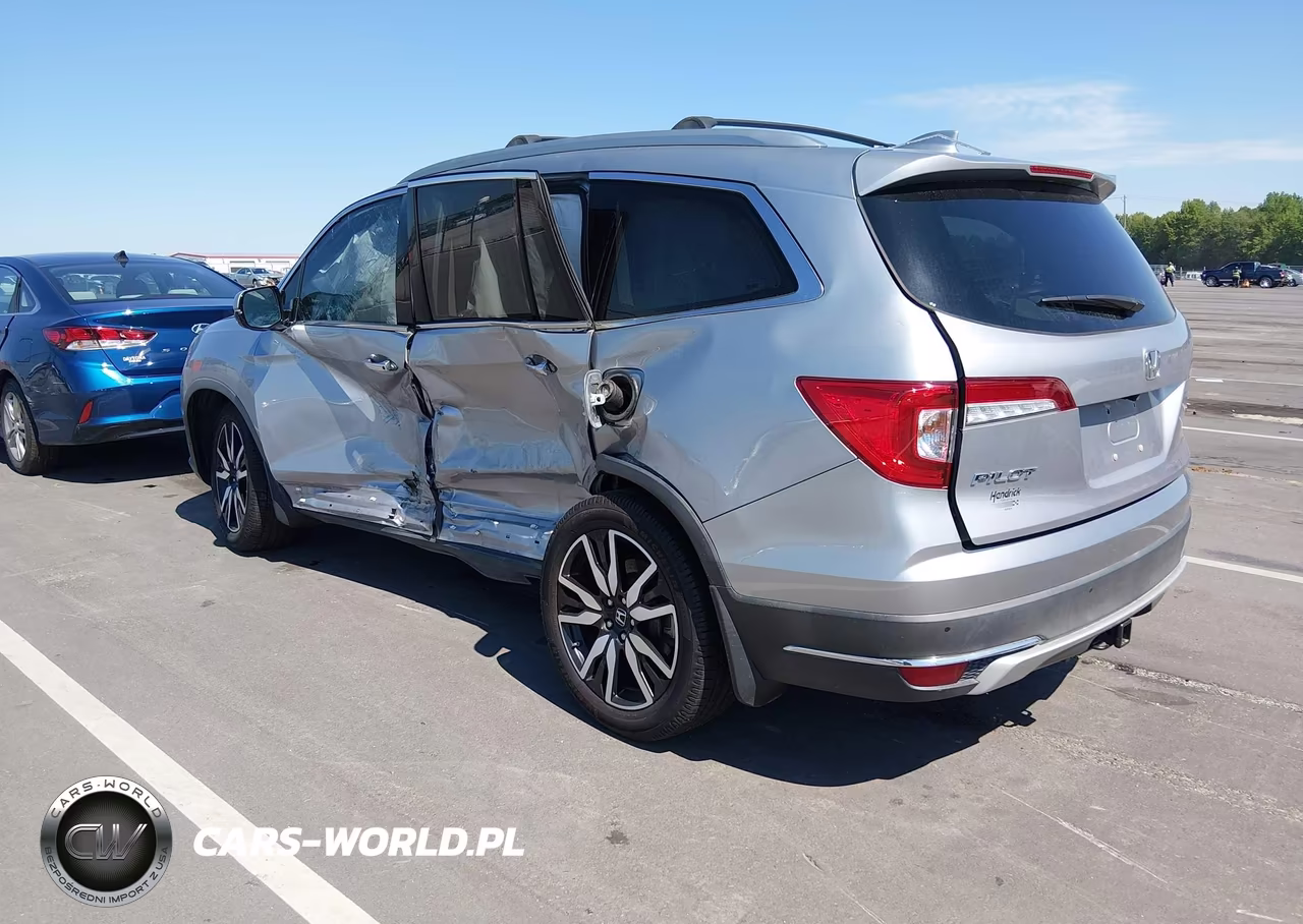 2019 Honda Pilot Touring VIN:5FNYF5H66KB023097 - 3