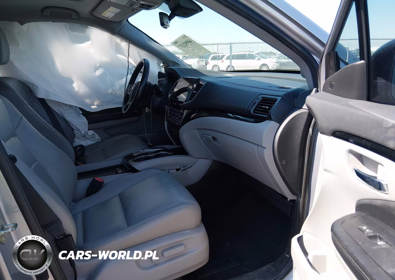 2019 Honda Pilot Touring VIN:5FNYF5H66KB023097 - 5
