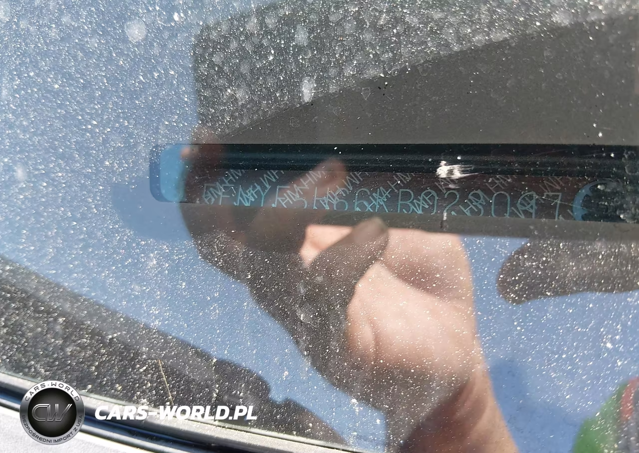 2019 Honda Pilot Touring VIN:5FNYF5H66KB023097 - 9