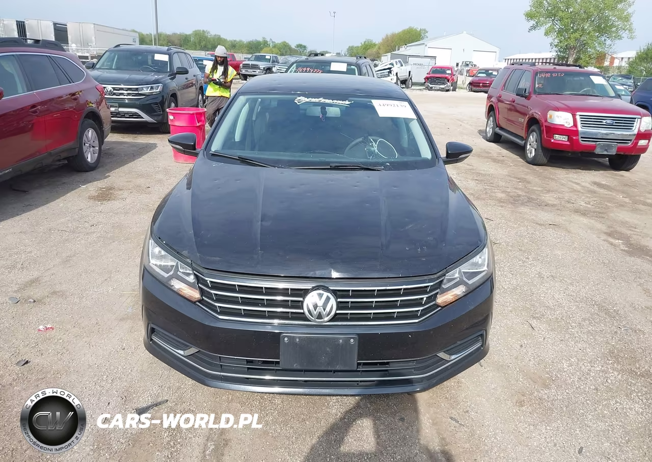 2018 Volkswagen Passat 2.0T R-Line-2.0T S VIN:1VWAA7A38JC022134 - 12