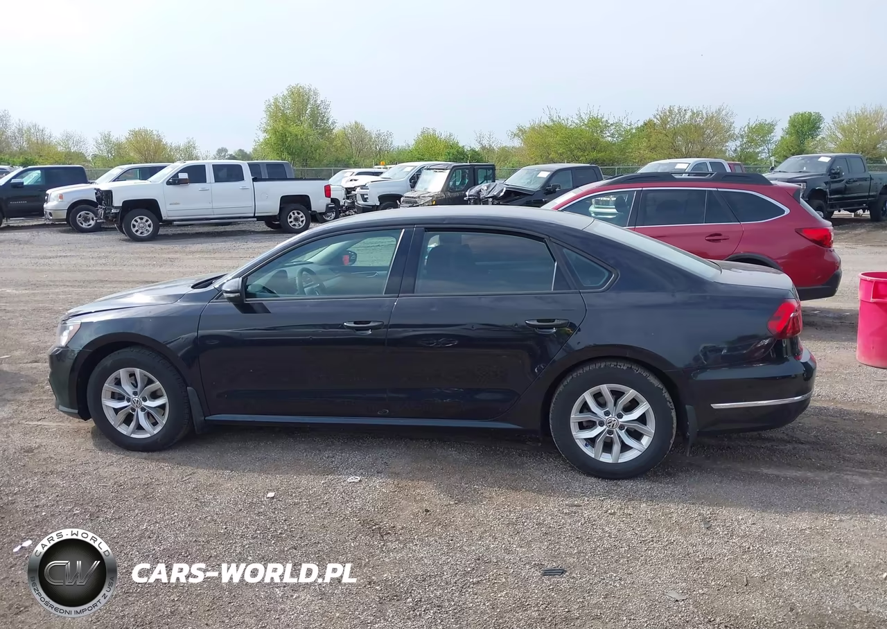 2018 Volkswagen Passat 2.0T R-Line-2.0T S VIN:1VWAA7A38JC022134 - 14