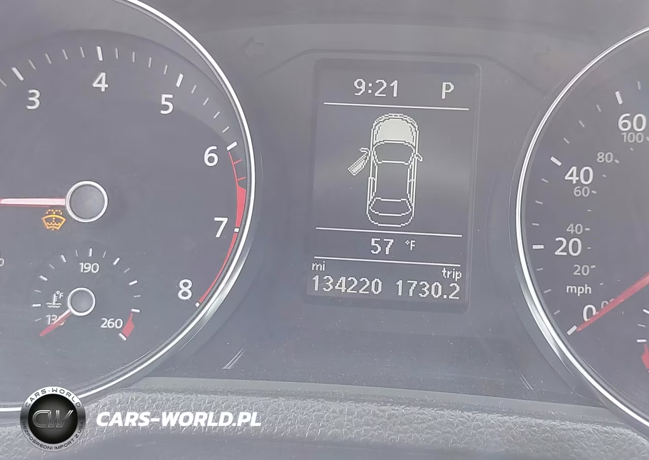 2018 Volkswagen Passat 2.0T R-Line-2.0T S VIN:1VWAA7A38JC022134 - 15