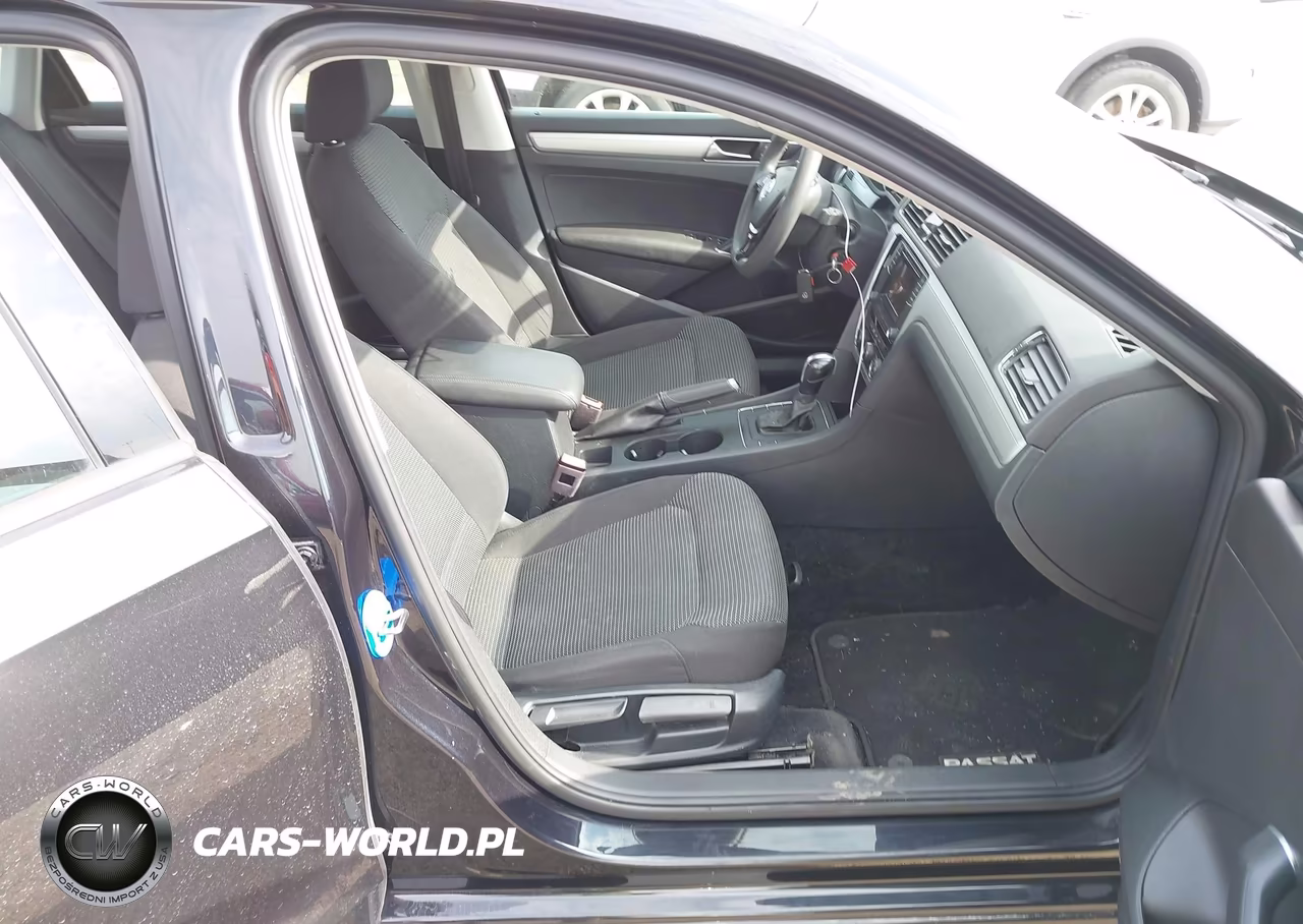 2018 Volkswagen Passat 2.0T R-Line-2.0T S VIN:1VWAA7A38JC022134 - 5