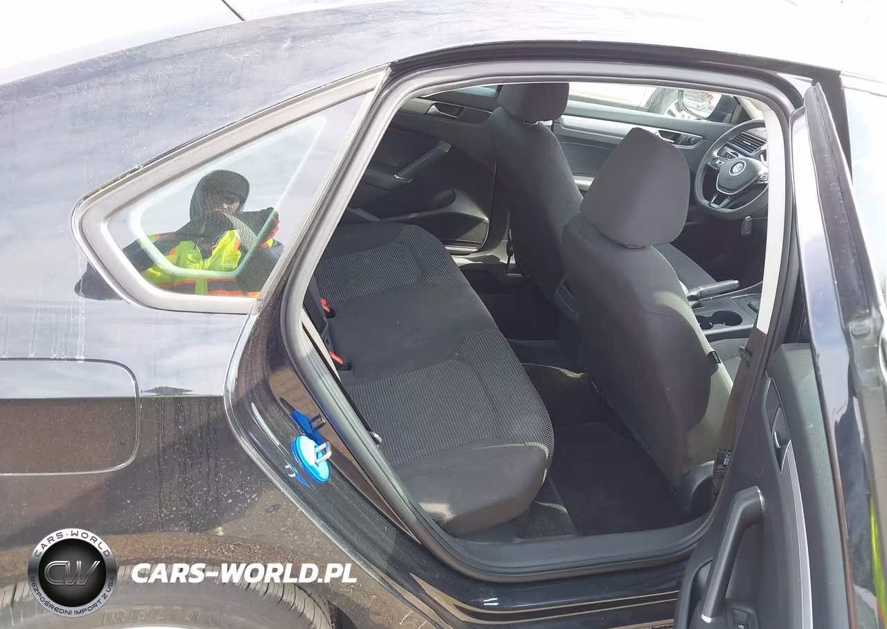 2018 Volkswagen Passat 2.0T R-Line-2.0T S VIN:1VWAA7A38JC022134 - 8