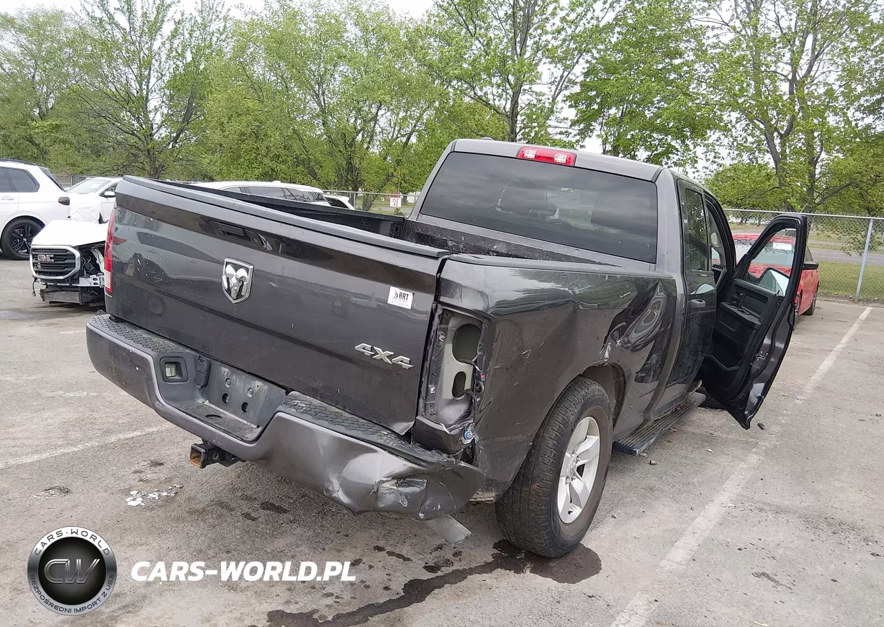 2018 Ram 1500 Express 4X4 6'4 Box VIN:1C6RR7FGXJS348573 - 4