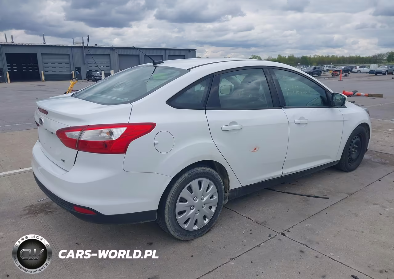 2012 Ford Focus Se VIN:1FAHP3F29CL207679 - 4