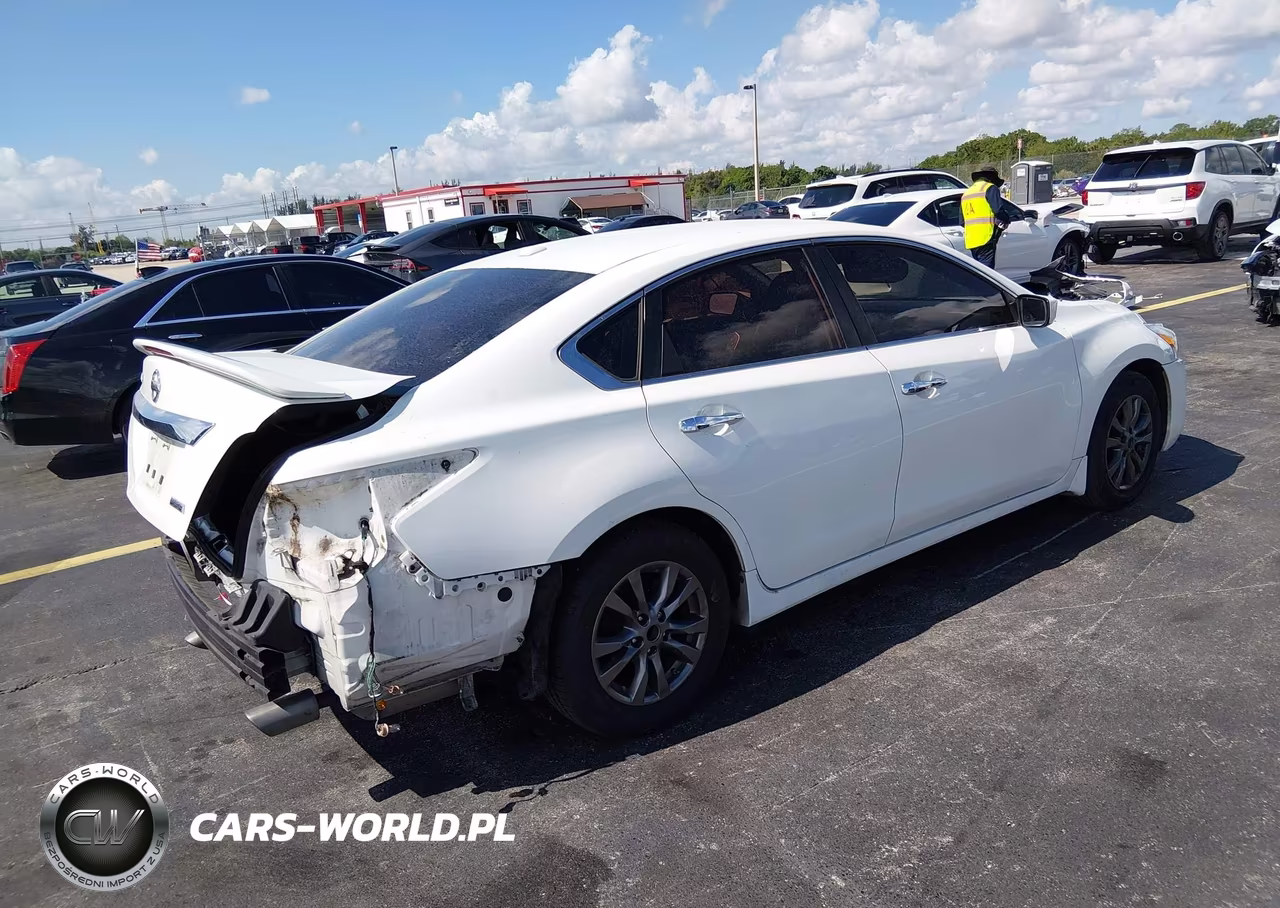 2015 Nissan Altima 2.5 S VIN:1N4AL3AP6FC476825 - 4